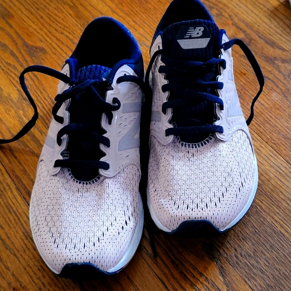 New Balance 8.5 running shoes